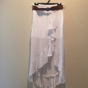 Pretty, high-low summer skirt with belt